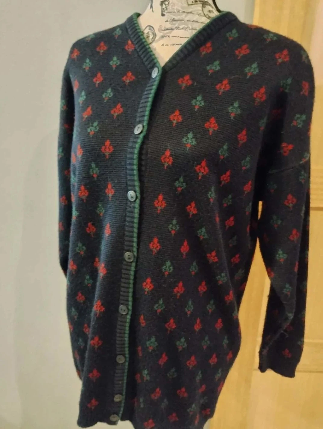Cardigan azul marino con motivos rojos y verdes, St-Michael, T36/38 – photo 2
